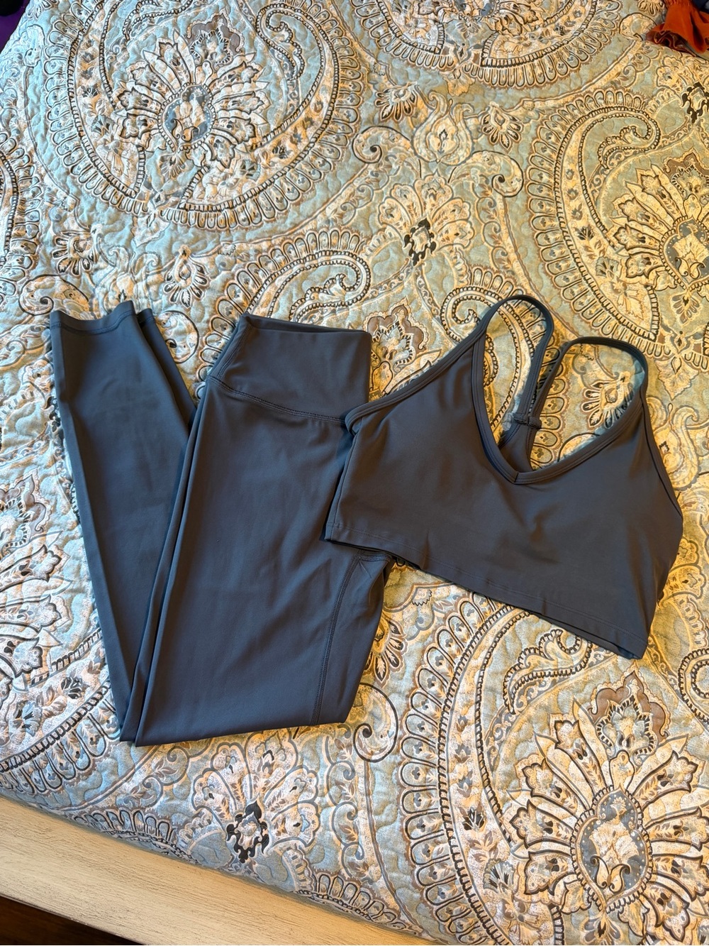 PARAGON Blue Gray V-Neck Seamless Sports Bra and Leggings Set